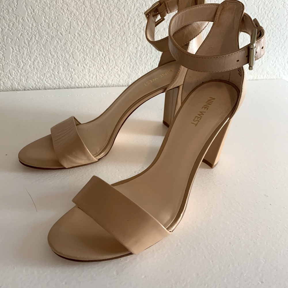 NWOT Nude /Tan Nine West Block Heel Sandal -9